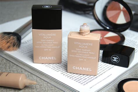 chanel vitalumiere aqua 20 beige mac|Chanel vitalumiere aqua foundation kicks.